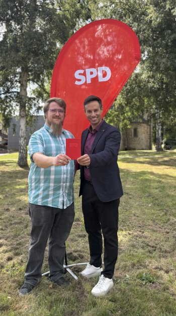 Foto: © SPD-Fuldatal: Neumitglied Andreas Brand mit dem Landtagsabgeordneten Oliver Ulloth